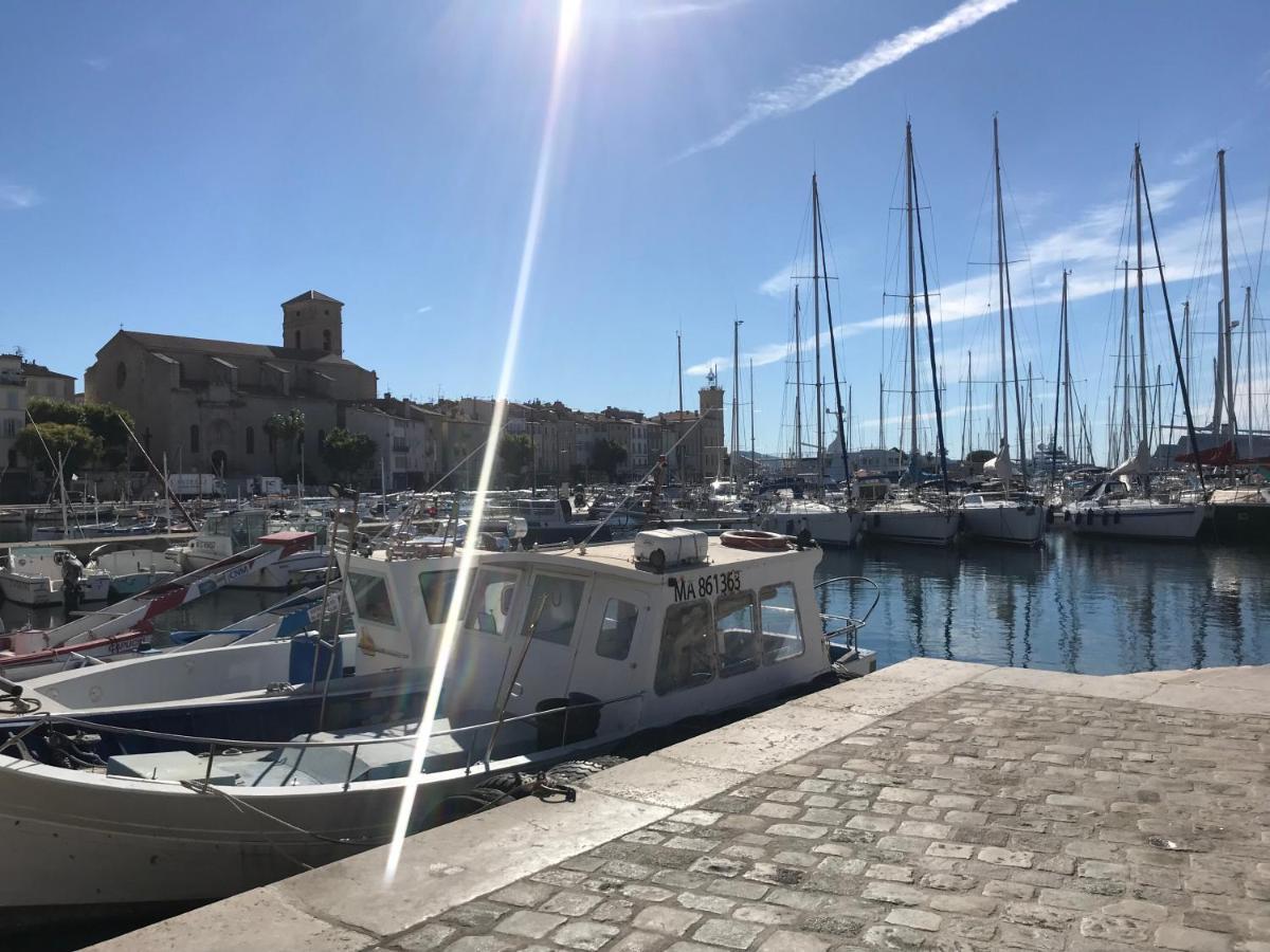 Du Marin Sur Port De La Ciotat